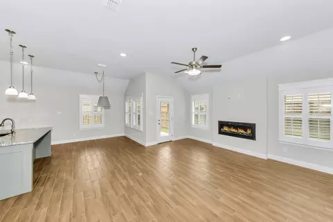 Living - 933 E 5th St, Springtown, TX 76082 photo 1 of 2