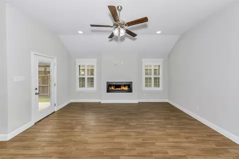 Living - 933 E 5th St, Springtown, TX 76082 photo 2 of 2