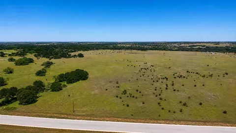 374 Yellowstone Dr, Oglesby, TX 76561