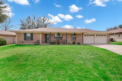 4025 Aragon Dr, Fort Worth, TX 76133