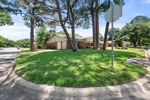 815 Vail Dr, Arlington, TX 76012