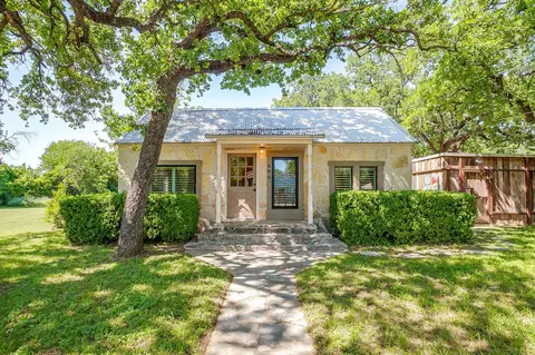 606 E Moore St, Granbury, TX 76048