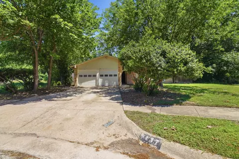 1137 Meadow Creek Ct, Lancaster, TX 75146