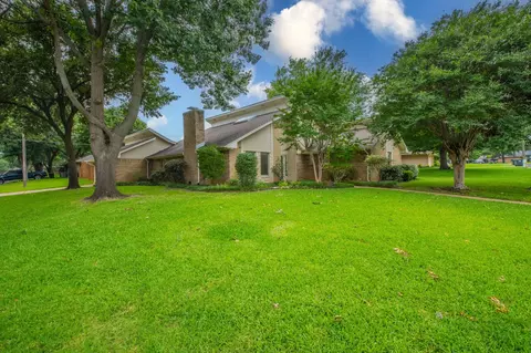 1000 Briarcliff Dr, Arlington, TX 76012