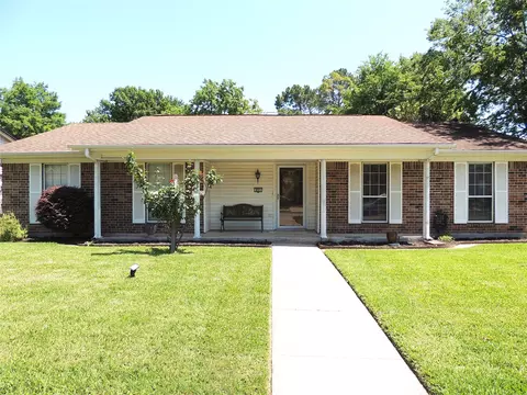 953 Meadowdale Cir, Garland, TX 75043