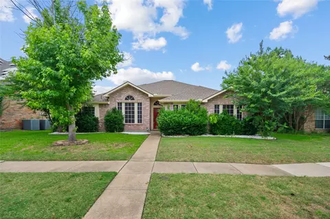 2726 Crosslands Dr, Garland, TX 75040
