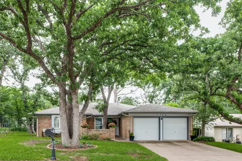 4202 Blossom Trl, Arlington, TX 76016