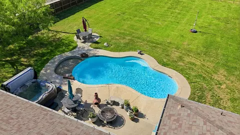 Exterior - 6000 Jackson Rd, Krum, TX 76249 photo 3 of 8