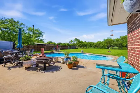 Exterior - 6000 Jackson Rd, Krum, TX 76249 photo 4 of 8