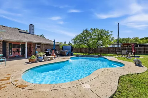 Exterior - 6000 Jackson Rd, Krum, TX 76249 photo 5 of 8
