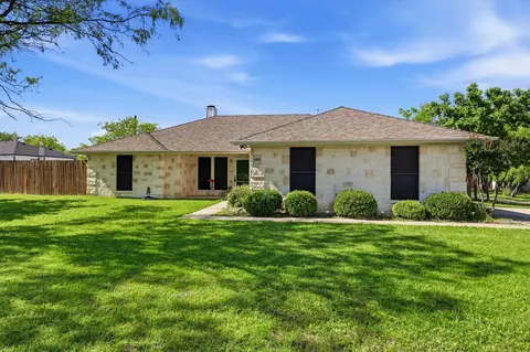 Exterior - 6000 Jackson Rd, Krum, TX 76249 photo 2 of 8
