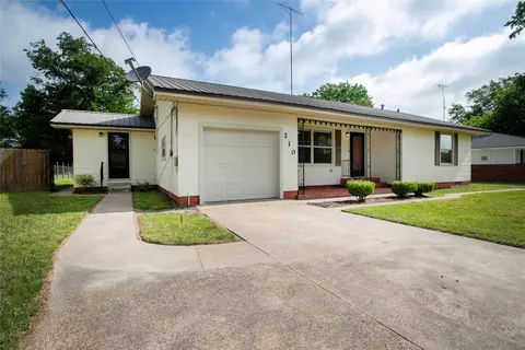 210 W Kansas St, Van, TX 75790