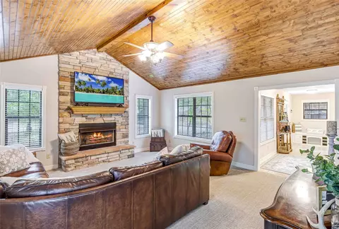 143 Winding Trl, Holly Lake Ranch, TX 75765