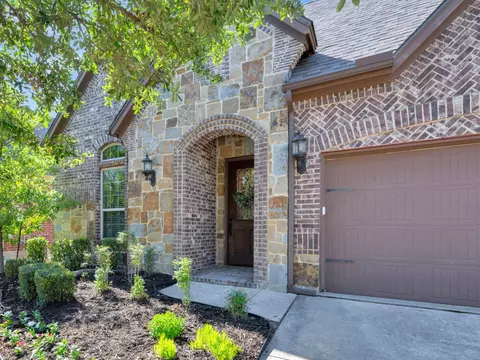 448 Chestnut Ln, Roanoke, TX 76262