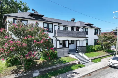 301 W Leuda St, Fort Worth, TX 76104