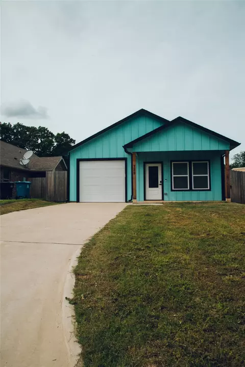 729 E Sears St, Denison, TX 75021