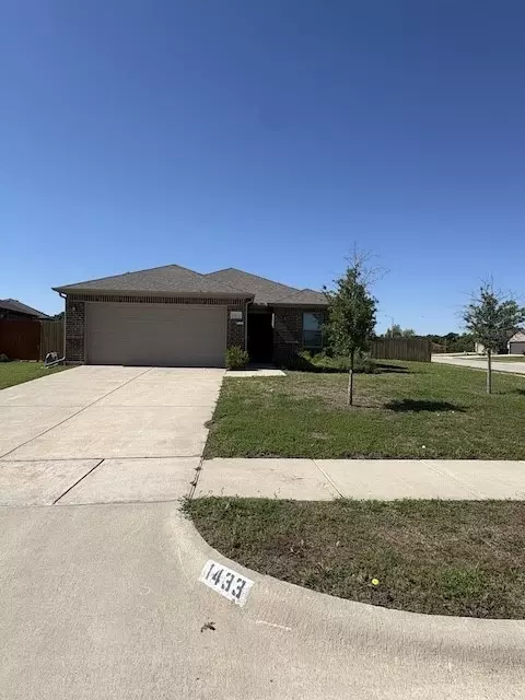 1433 Brindle Dr, Greenville, TX 75402