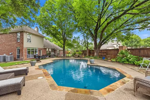 2701 Holly Brook Ct, Bedford, TX 76021