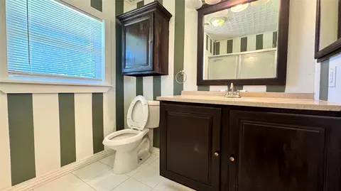 Bath - 1118 Griffith Ave, Terrell, TX 75160 photo 2 of 2