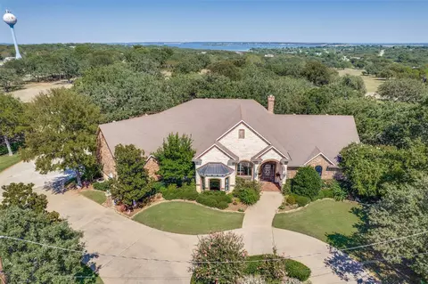 221 Hart Ct, Runaway Bay, TX 76426