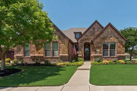 8704 Shadywood Ln, North Richland Hills, TX 76182