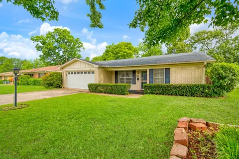 3225 E Houston St, Paris, TX 75460