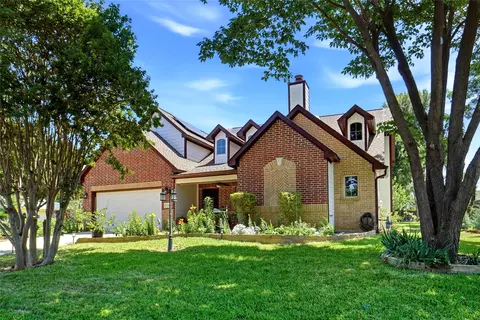 726 Forest St, Grapevine, TX 76051