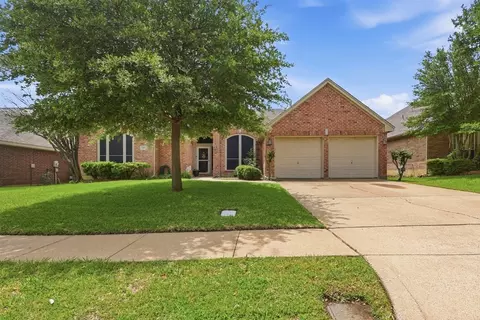 2110 Perry Dr, Mansfield, TX 76063