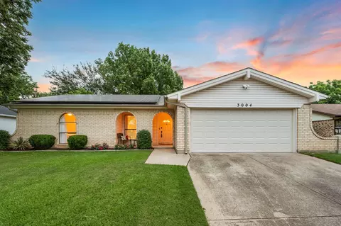 3004 Mossy Oak Ln, Bedford, TX 76021