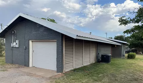 1807 Crowell Hwy, Quanah, TX 79252