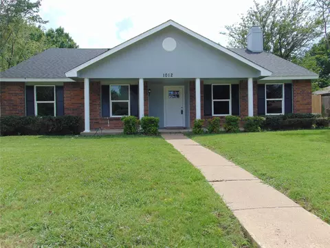1012 Opal Dr, Desoto, TX 75115