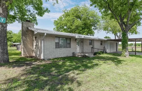 302 S Broadway St, Blanket, TX 76432