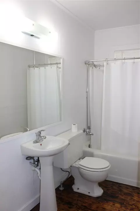 Bath - 515 Davis St, Minden, LA 71055 photo 1 of 2