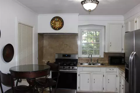 Kitchen - 515 Davis St, Minden, LA 71055 photo 1 of 3