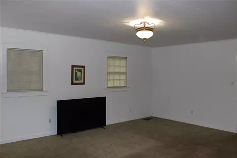 Living - 515 Davis St, Minden, LA 71055 photo 5 of 5
