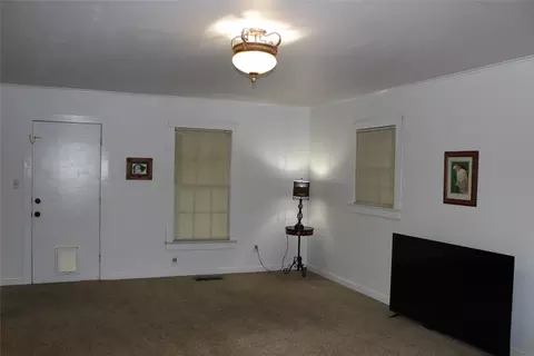 Living - 515 Davis St, Minden, LA 71055 photo 4 of 5