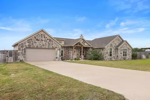 300 Delatorre St, Trenton, TX 75490