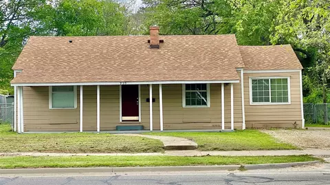 915 N Virginia St, Terrell, TX 75160
