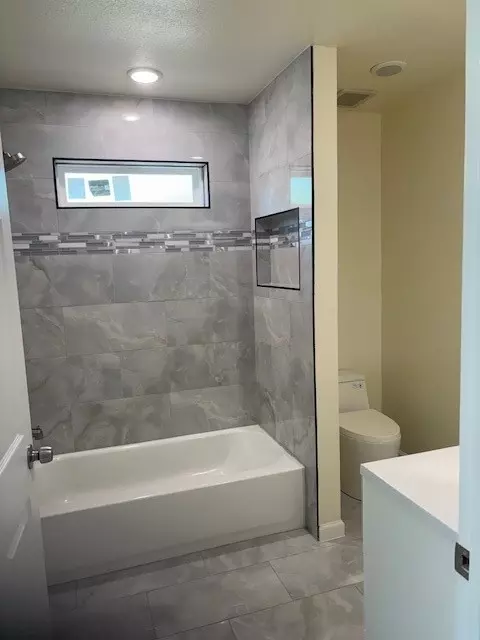 Bath - 104 S Wall St, Itasca, TX 76055 photo 1 of 2