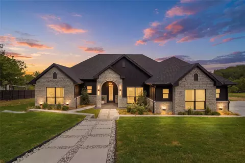 208 N Mountain Rdg, Cresson, TX 76035