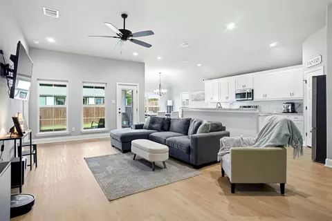 214 Clover Cir, Weatherford, TX 76086