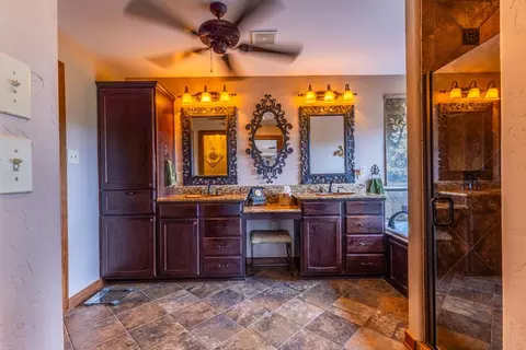 Bath - 7060 Hells Gate Loop, Strawn, TX 76475 photo 2 of 4