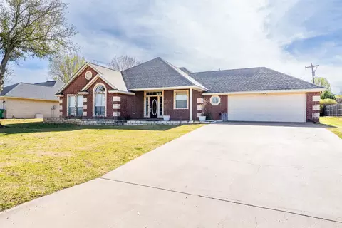 1466 Oakwood Dr, Stephenville, TX 76401
