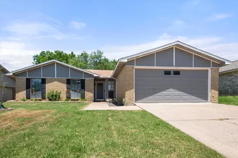 7009 Forestview Dr, Arlington, TX 76016