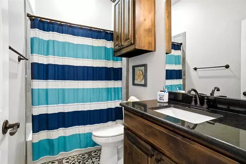 Bath - 1027 Hope Ct, Boyd, TX 76023 photo 4 of 4