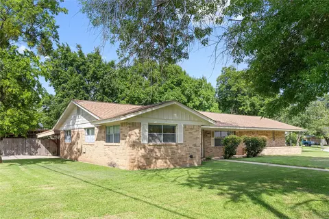 2100 14th St, Brownwood, TX 76801