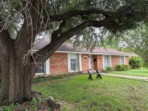 6301 Wheaton Dr, Fort Worth, TX 76133