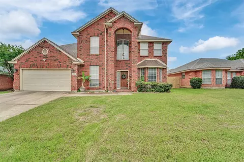 204 Springpark Dr, Arlington, TX 76014