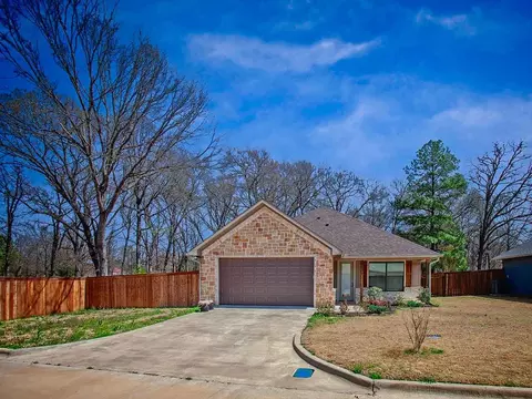 111 Oak St, Emory, TX 75440