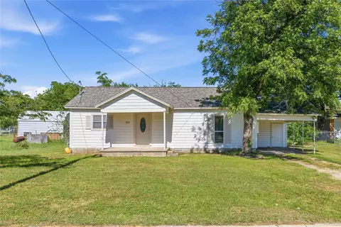 309 S 6th St, Bangs, TX 76823